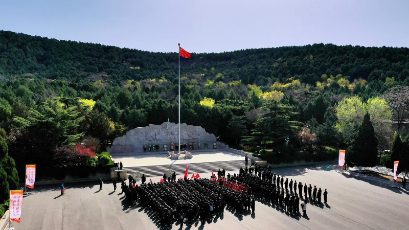 “赓续·2025·清明祭英烈”之“守护”
——济南革命烈士陵园（济南战役纪念馆）迎来清明祭扫高峰